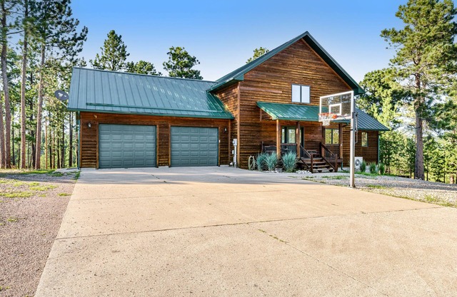 Vacation gem with pool table, shuffleboard, wet bar, furnished decks, & hot tub