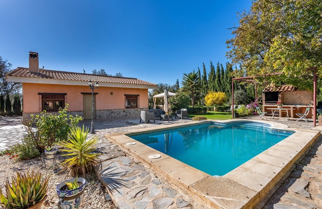 Vacation Home "A Pie De Sierra Nigüelas" with Mountain View, Private Pool & Wi-Fi