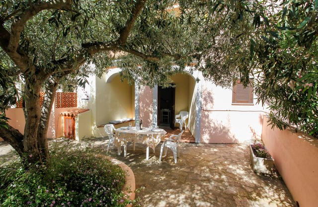 Vacation Home "Appartamento Dell'Oleandro" with Garden, 2 Private Terraces & Wi-Fi