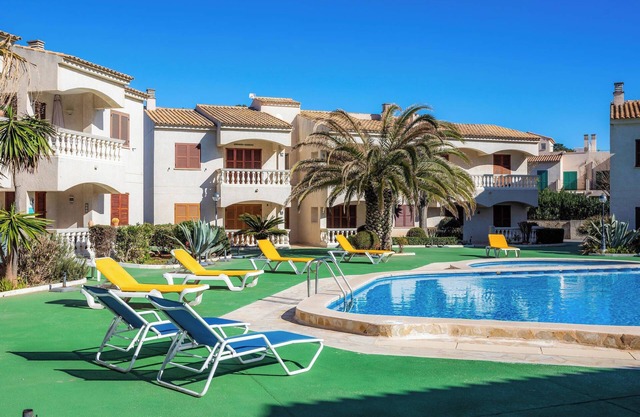 Vacation Home "Can Nogueras" with Wi-Fi, Balcony, Terrace, Shared Pool and Garden