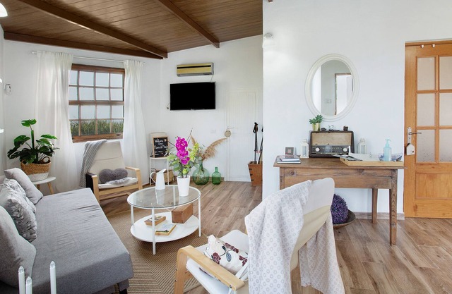 Vacation Home "Casa Nieves de Mario" with Sea View, Garden & Wi-Fi