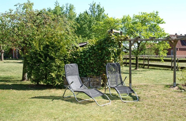 Vacation home for 4 people, fantastic location, pets welcome, sunbathing lawn