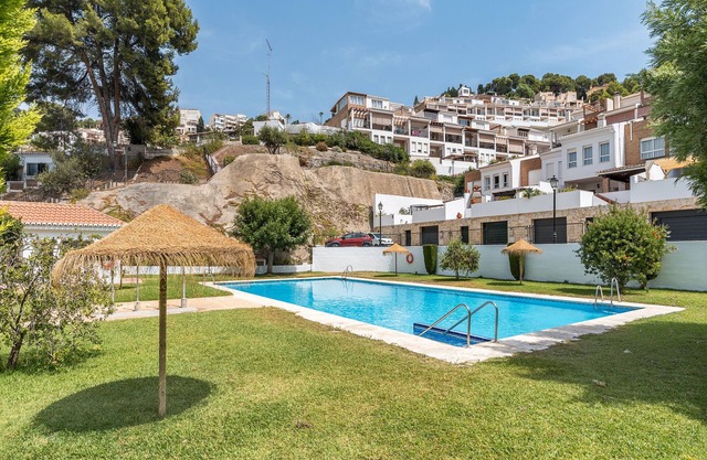 Vacation Home "Los Pinos Mar y Montaña" with Mountain View, Pool, Wi-Fi, Garden & Terrace