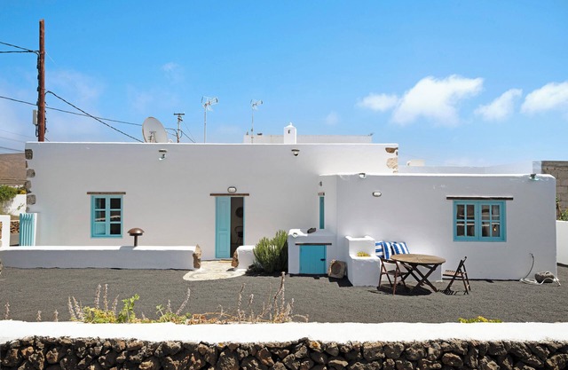 Vacation Home 'Petite Casa Leoncia' with Mountain View, Private Terrace and Wi-Fi