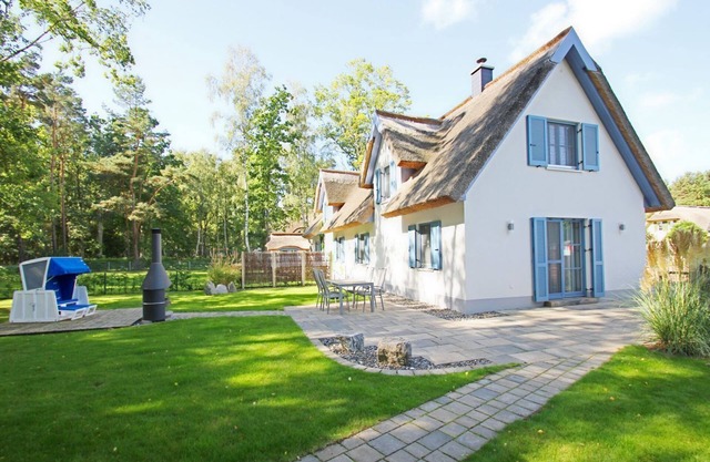 Vacation home Stranddistel - close to the beach, thatched roof, with garden, sauna, dog-friendly