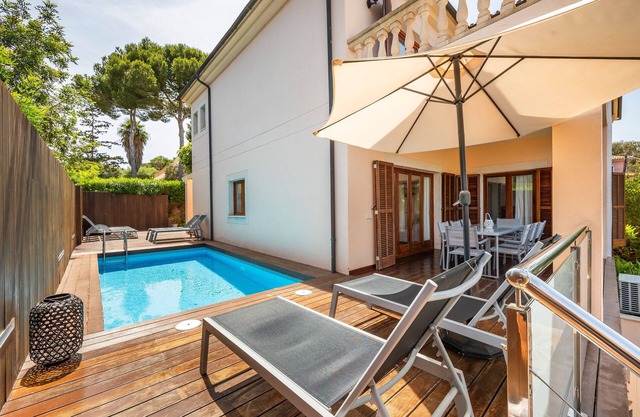 Vacation Home Tomymar with Pool, Wi-Fi, Garden & Terrace