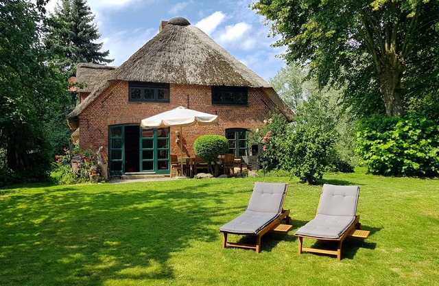 Vacation home under thatch on the North Sea near St. Peter-Ording