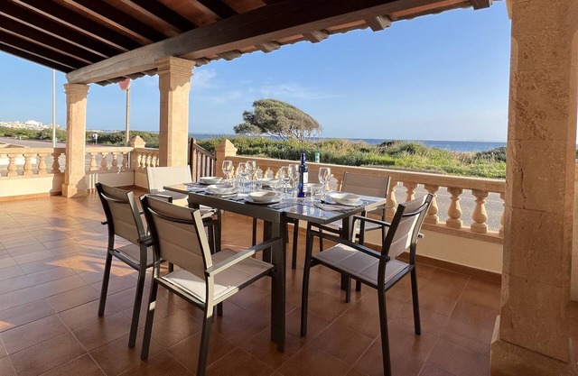 Vacation home with sea view. Private parking