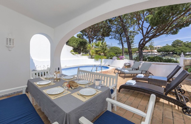 Vale do Lobo 3 Bed villa with private heated pool