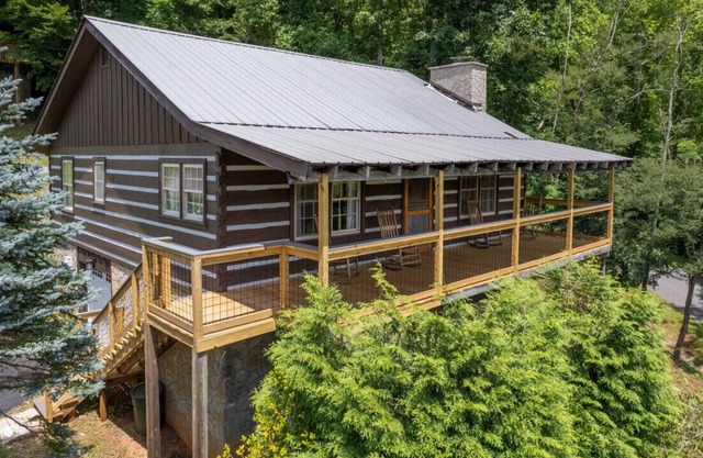 Valley View - Swing into paradise with golf and majestic mountain views!