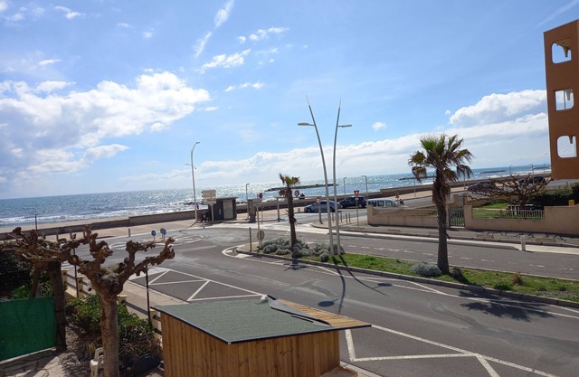 Valras-plage, Appartement T3, Bord de mer Avec Terrasse et Parking