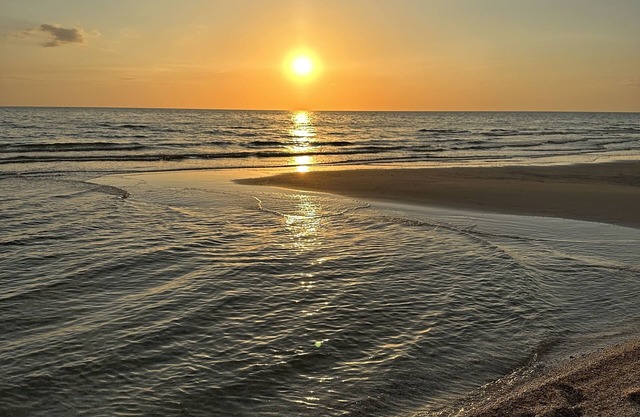 Vanderbilt Beach Area, 3 Bedroom Condo, just yards from the beach
