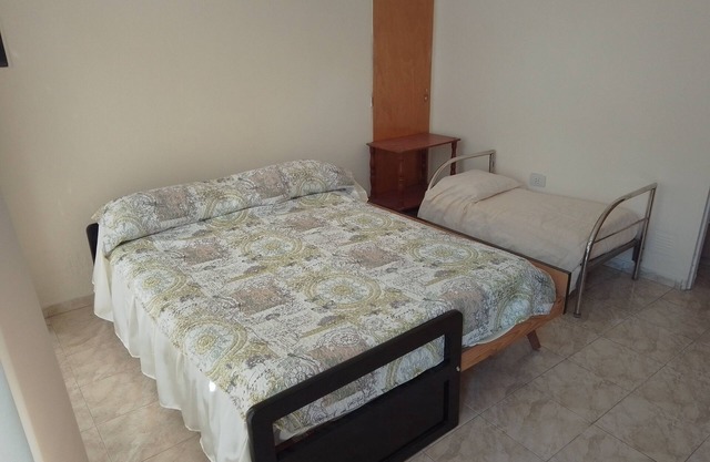 VC1 - Room with Private Bathroom. First floor. Direct access from the street.