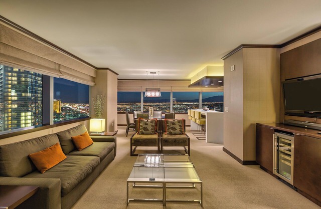 Vdara's Biggest Penthouse! 2 BR/Stunning 270° Strip Views! Sleeps 7! 45th Floor