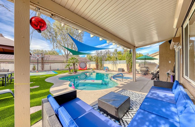 Vegas Oasis Pool/Spa, Pool Table, & Game Room: Mins to LV STRIP ⭐️⭐️⭐️⭐️⭐️