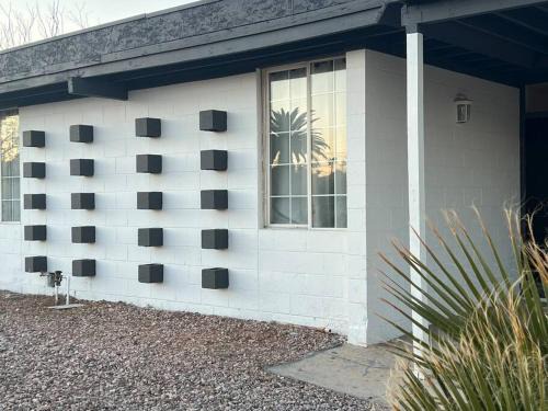 Vegas Super Central House