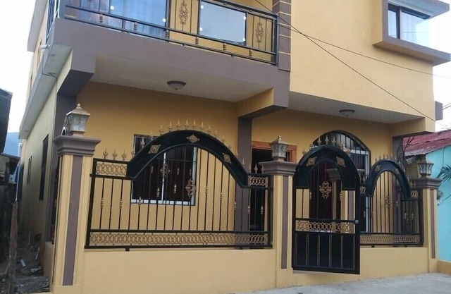 Ven a disfrutar de La ciudad de la Eterna Primavera cerca de cascadas