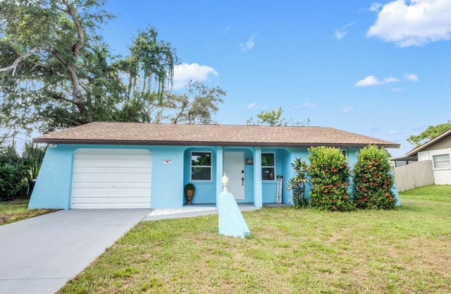 Venice Family Getaway w/Game Room Near Beaches