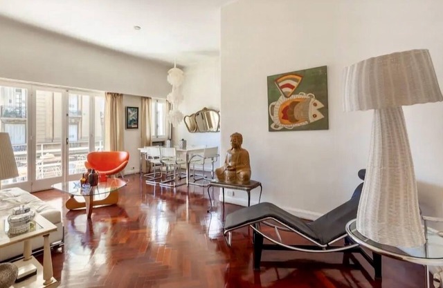 Very confortable, spacious and stylish, a very special apartment.
