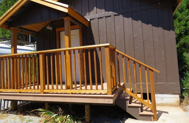 Very Nice 1 Bedroom Cabin Near Marina/Lake, Store, Restaurant, Trails, Sleeps 4