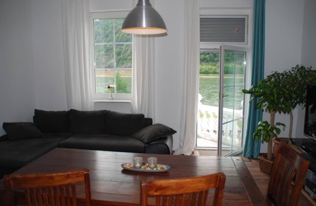 Very nice apartment with a wonderful view of the Rhine from the balcony