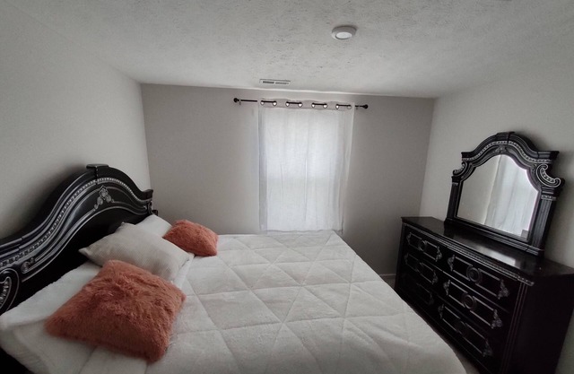 Very nice location close to many restaurants and shopping centers