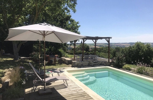 Very popular country house in a quiet location with private swimming pool