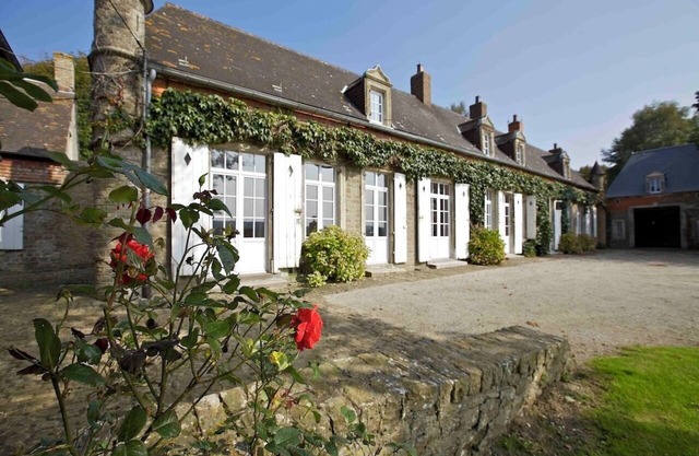 Very quiet place with view, luminous house, 6 Km from the Beach
