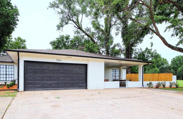 Very Spacious! 2 King Suites, Close to River and Lakes