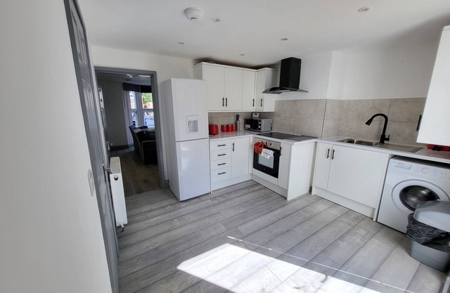 Vetrelax Colchester House- 4bedrooms with Parking