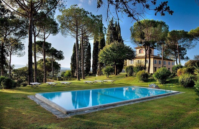 Villa Editta: A charming three-story villa situated in the heart of the Chianti region, a few kilometers away from Florence, with Free WI-FI.