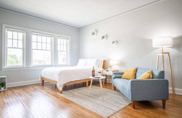 VIBES ON MAIN - Modern Chic Studio in Downtown