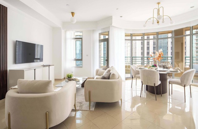 Vibrant 2BR Apt with Harbour Views at Marina Crown