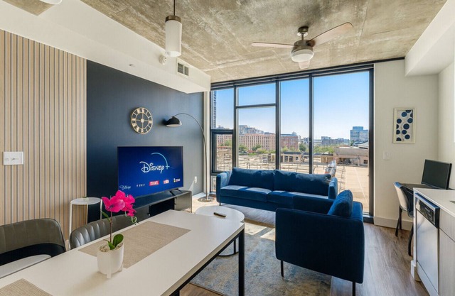 Vibrant 2BR Stay | Pool, Sauna & Lounge