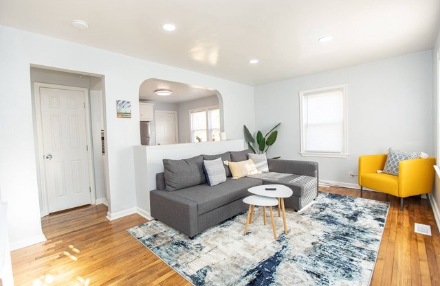 ⭐️Vibrant Beach Bungalow King Bed⭐️