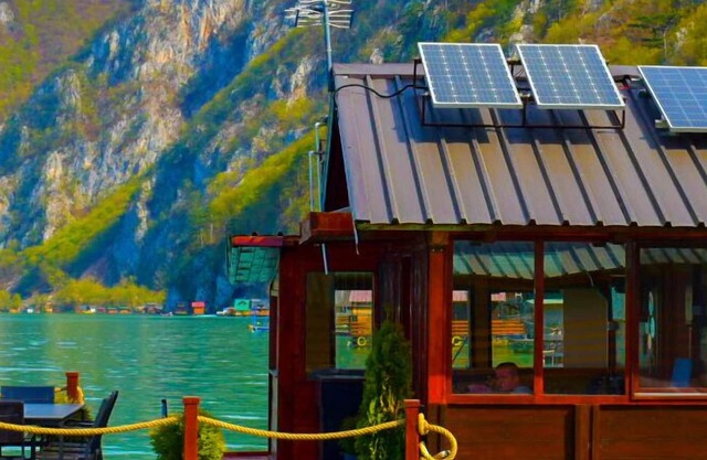 VICTORIA RICH - lake house FREE Mini-bar & Sup boards