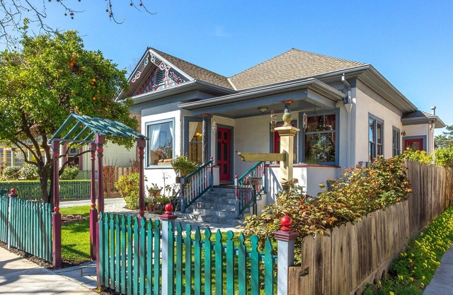 VICTORIAN PARADISE WITH INTELLIBED BED IN DOWNTOWN CAMPBELL