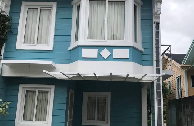 Victorian style 3 bedrooms 3 baths fully furnished