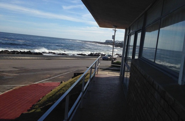 VIEW WONDERFUL beach-shops
