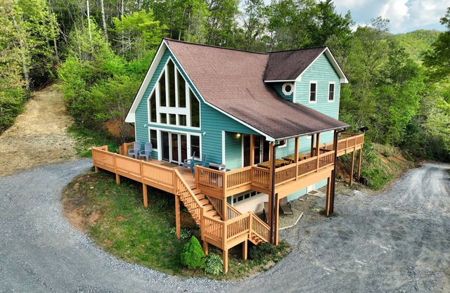 Views, Game room, Hot-Tub, Fire Pit, 10 Beds