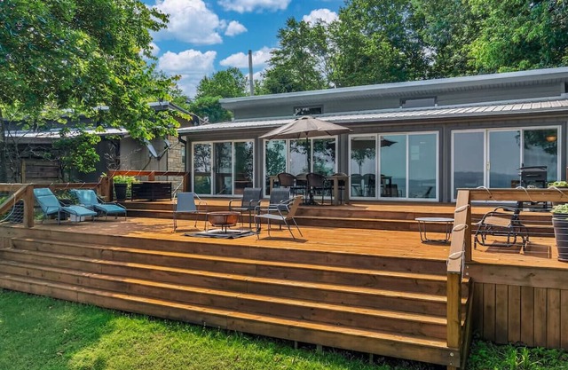 VIEWS I Large Deck I Mid-Century Cottage