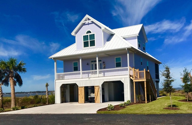 VIEWS VIEWS VIEWS! BEACHFRONT 4 Bdrm Home. Pvt Boardwalk to Beach. Golf cart!