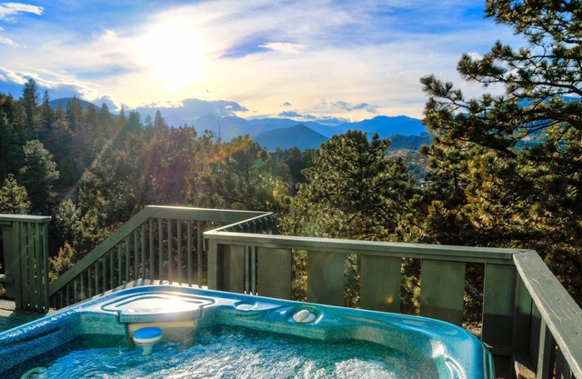 Views-Views-Views ,Private Location,Hot Tub,Wood Burning Fp