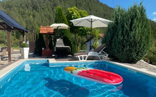 Vikendica sa bazenom