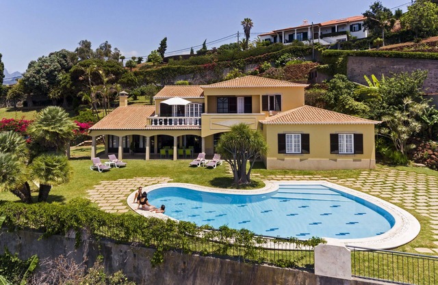 Vila Eucalipto, pool and sea view