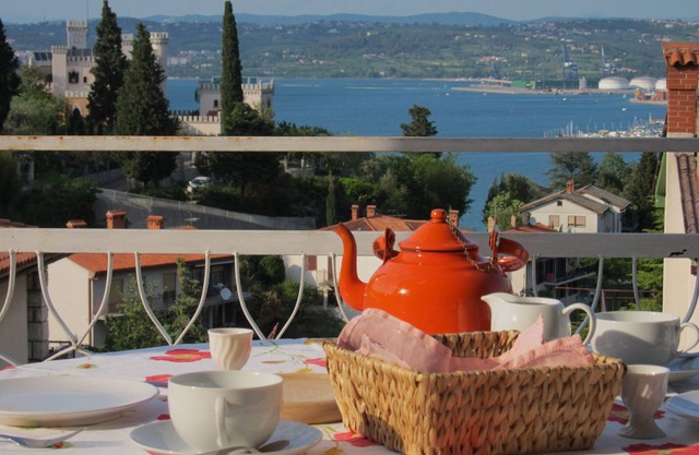 Vila Flori - Seaview Apartment, walking distance to beach