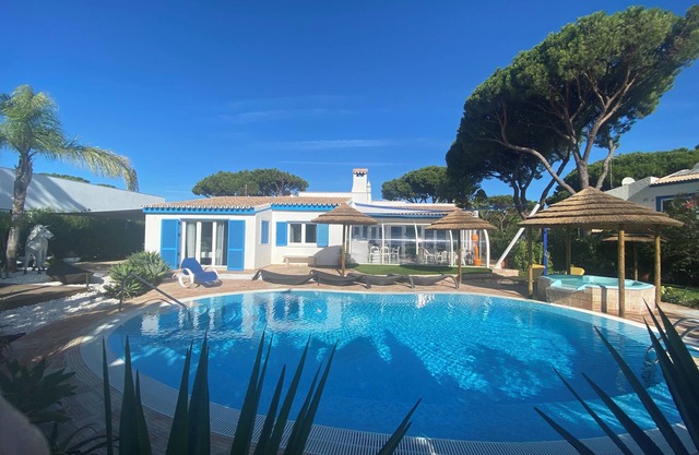 VILAMOURA villa ground floor heated pool 1 km from marina. 3 suites