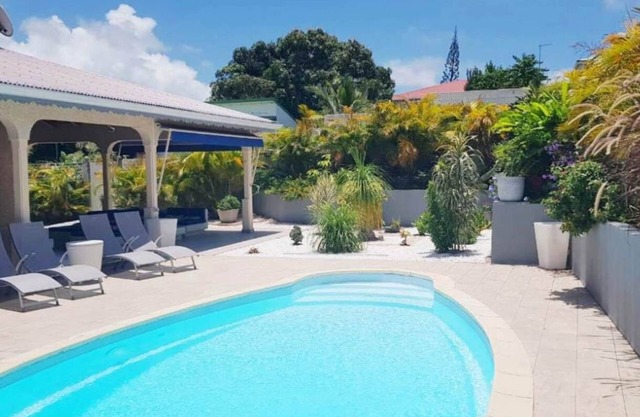 Villa à Sainte Anne G104 3 ch piscine plage 600m