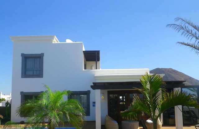 Villa 175 m2. Seaview, pool 29 °C, big hot tube, tropical garden, TV sat, Wi-Fi