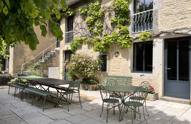 Villa 1828, sleeps 25, pétanque, swimming pool, billiards, table soccer
